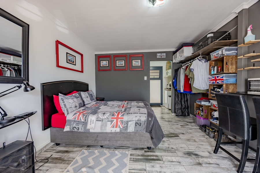 6 Bedroom Property for Sale in Flamingo Vlei Western Cape